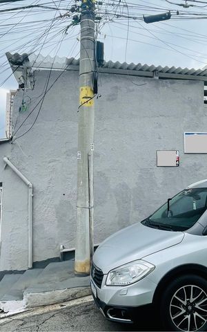 Casa à venda com 220m², 7 quartos e 2 vagas Casa à venda com 220m², 7 quartos e 2 vagasPlaca instalada na fachada do imóvel