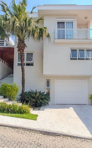 Casa de condomínio à venda com 450m², 4 quartos e 8 vagas Casa de condomínio à venda com 450m², 4 quartos e 8 vagasFachada da Casa