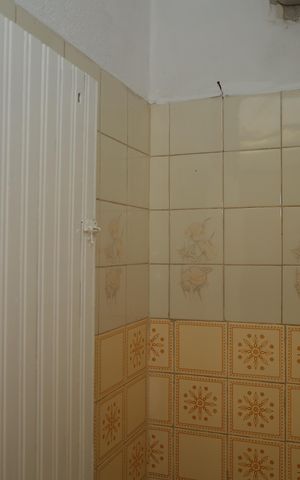 Casa à venda com 78m², 3 quartos e 3 vagasBanheiro da área externa