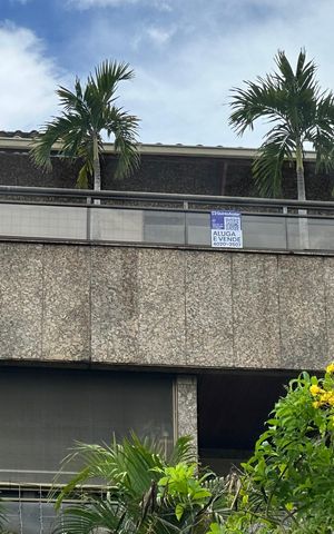 Apartamento à venda com 240m², 3 quartos e 3 vagas Apartamento à venda com 240m², 3 quartos e 3 vagasPlaquinha