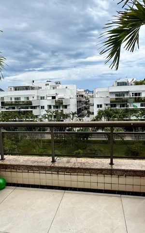 Apartamento à venda com 240m², 3 quartos e 3 vagas Apartamento à venda com 240m², 3 quartos e 3 vagasVaranda