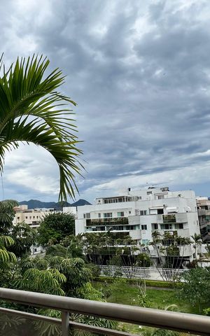 Apartamento à venda com 240m², 3 quartos e 3 vagas Apartamento à venda com 240m², 3 quartos e 3 vagasVista