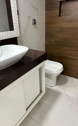 Apartamento à venda com 240m², 3 quartos e 3 vagas Apartamento à venda com 240m², 3 quartos e 3 vagasBanheiro quarto 1