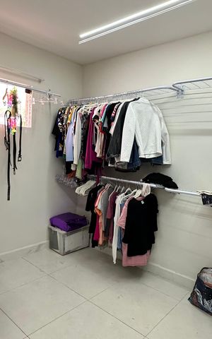 Apartamento à venda com 240m², 3 quartos e 3 vagas Apartamento à venda com 240m², 3 quartos e 3 vagasCloset