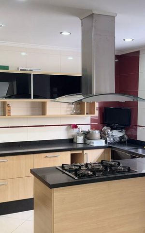 Casa à venda com 214m², 3 quartos e 4 vagas