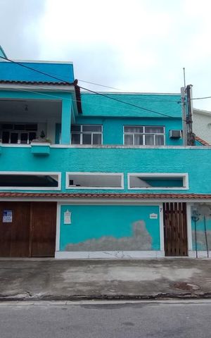 Casa à venda com 200m², 4 quartos e 1 vaga Casa à venda com 200m², 4 quartos e 1 vagaFachada com Placa