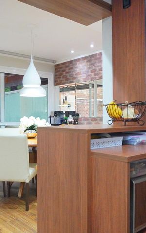 Casa de condomínio à venda com 218m², 3 quartos e 2 vagas Casa de condomínio à venda com 218m², 3 quartos e 2 vagasCozinha americana