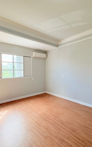 Casa à venda com 255m², 4 quartos e 3 vagasSuíte 2