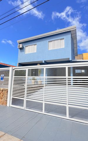 Casa à venda com 255m², 4 quartos e 3 vagasFachada