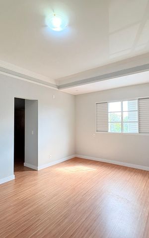 Casa à venda com 255m², 4 quartos e 3 vagasSuíte 2