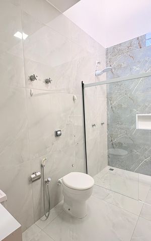 Casa à venda com 255m², 4 quartos e 3 vagasBanheiro da Suíte 1