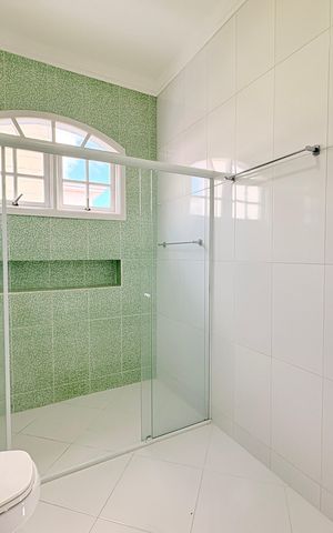 Casa à venda com 255m², 4 quartos e 3 vagasBanheiro da Suíte 2