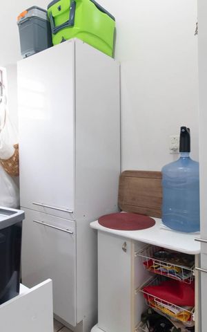 Casa à venda com 300m², 3 quartos e 3 vagasCozinha e Área de Serviço