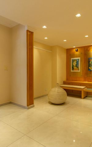 Apartamento à venda com 168m², 4 quartos e 2 vagas Apartamento à venda com 168m², 4 quartos e 2 vagasÁrea comum - Hall social