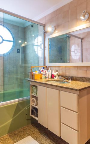 Apartamento à venda com 168m², 4 quartos e 2 vagas Apartamento à venda com 168m², 4 quartos e 2 vagasBanheiro