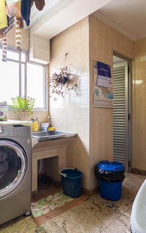 Apartamento à venda com 168m², 4 quartos e 2 vagas Apartamento à venda com 168m², 4 quartos e 2 vagasÁrea de serviço