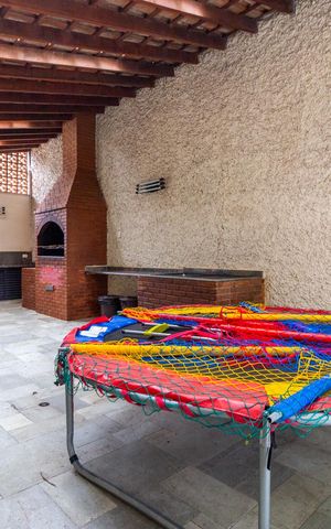 Apartamento à venda com 168m², 4 quartos e 2 vagas Apartamento à venda com 168m², 4 quartos e 2 vagasÁrea comum - Churrasqueira