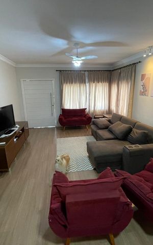 Casa à venda com 120m², 3 quartos e 3 vagas Casa à venda com 120m², 3 quartos e 3 vagasSala de TV