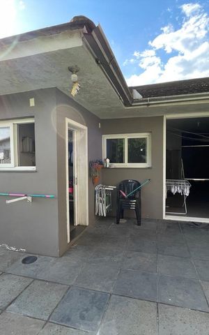 Casa à venda com 120m², 3 quartos e 3 vagas Casa à venda com 120m², 3 quartos e 3 vagasQuintal