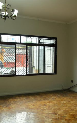 Casa à venda com 148m², 3 quartos e 2 vagasSala