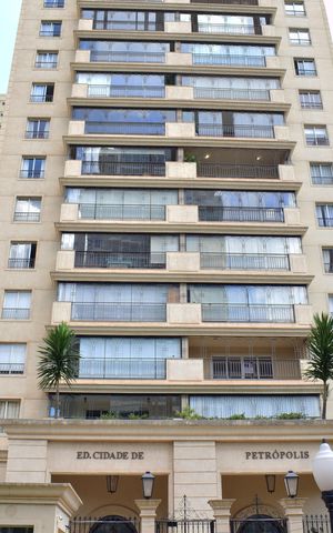 Apartamento para alugar com 217m², 4 quartos e 4 vagasFachada do Prédio