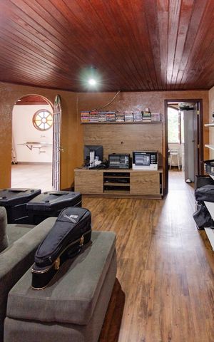 Casa à venda com 220m², 4 quartos e 5 vagasSala 2