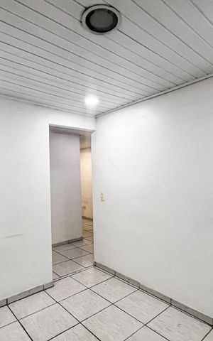 Casa para alugar com 80m², 2 quartos e sem vaga Casa para alugar com 80m², 2 quartos e sem vagaSala