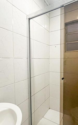 Casa para alugar com 80m², 2 quartos e sem vaga Casa para alugar com 80m², 2 quartos e sem vagaBanheiro Social