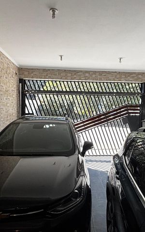 Casa à venda com 278m², 5 quartos e 3 vagas Casa à venda com 278m², 5 quartos e 3 vagasGaragem