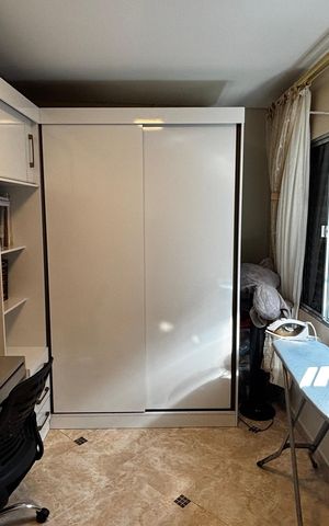 Casa à venda com 278m², 5 quartos e 3 vagas Casa à venda com 278m², 5 quartos e 3 vagasQuarto 4