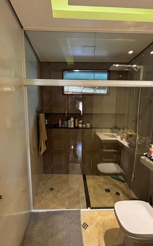 Casa à venda com 278m², 5 quartos e 3 vagas Casa à venda com 278m², 5 quartos e 3 vagasBanheiro da Suíte