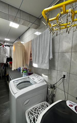 Casa à venda com 278m², 5 quartos e 3 vagas Casa à venda com 278m², 5 quartos e 3 vagasÁrea de Serviço