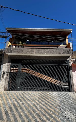 Casa à venda com 278m², 5 quartos e 3 vagas Casa à venda com 278m², 5 quartos e 3 vagasFachada