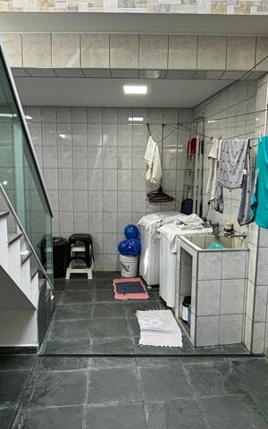 Casa à venda com 278m², 5 quartos e 3 vagas Casa à venda com 278m², 5 quartos e 3 vagasÁrea de Serviço