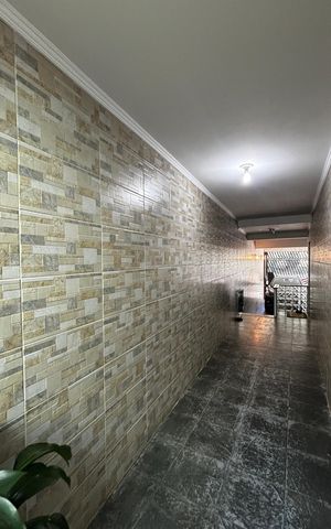 Casa à venda com 278m², 5 quartos e 3 vagas Casa à venda com 278m², 5 quartos e 3 vagasCorredor