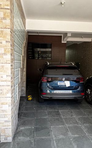 Casa à venda com 278m², 5 quartos e 3 vagas Casa à venda com 278m², 5 quartos e 3 vagasGaragem