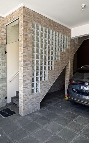 Casa à venda com 278m², 5 quartos e 3 vagas Casa à venda com 278m², 5 quartos e 3 vagasGaragem