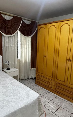 Casa à venda com 278m², 5 quartos e 3 vagas Casa à venda com 278m², 5 quartos e 3 vagasQuarto 2