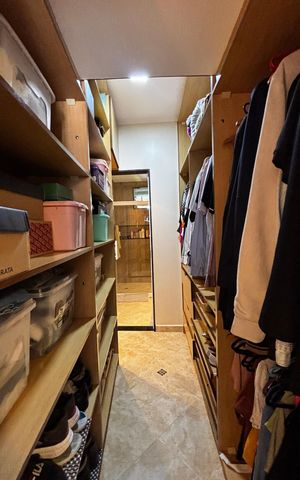 Casa à venda com 278m², 5 quartos e 3 vagas Casa à venda com 278m², 5 quartos e 3 vagasCloset da Suíte