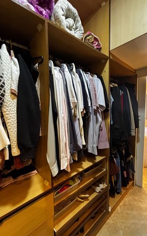 Casa à venda com 278m², 5 quartos e 3 vagas Casa à venda com 278m², 5 quartos e 3 vagasCloset da Suíte