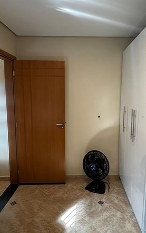 Casa à venda com 278m², 5 quartos e 3 vagas Casa à venda com 278m², 5 quartos e 3 vagasQuarto 4