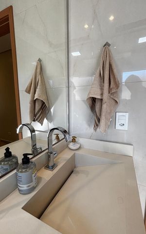 Casa à venda com 278m², 5 quartos e 3 vagas Casa à venda com 278m², 5 quartos e 3 vagasBanheiro 2