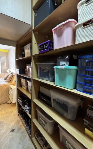Casa à venda com 278m², 5 quartos e 3 vagas Casa à venda com 278m², 5 quartos e 3 vagasCloset da Suíte