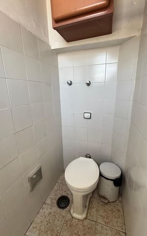 Apartamento à venda com 240m², 3 quartos e 1 vaga Apartamento à venda com 240m², 3 quartos e 1 vagaÁrea de Serviço - Banheiro
