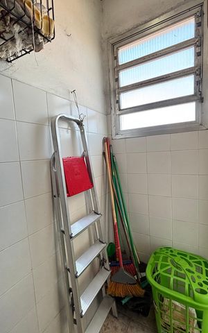 Apartamento à venda com 240m², 3 quartos e 1 vaga Apartamento à venda com 240m², 3 quartos e 1 vagaÁrea de Serviço - Banheiro