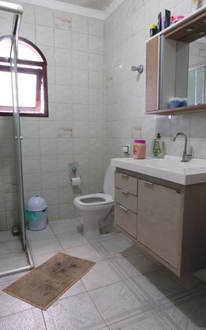 Casa à venda com 199m², 3 quartos e 2 vagasBanheiro de cima