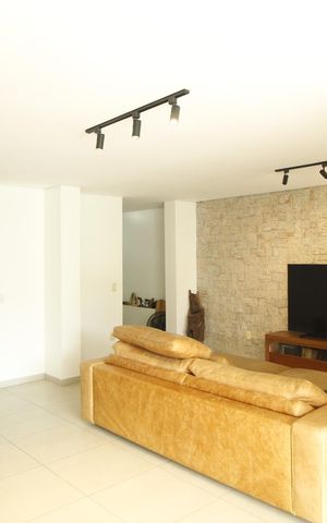 Casa à venda com 268m², 3 quartos e 3 vagasSala