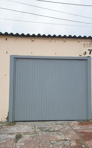Casa à venda com 80m², 2 quartos e 2 vagasFachada