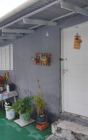 Casa à venda com 80m², 2 quartos e 2 vagasCasa Anexa