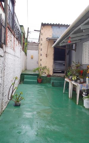 Casa à venda com 80m², 2 quartos e 2 vagasQuintal